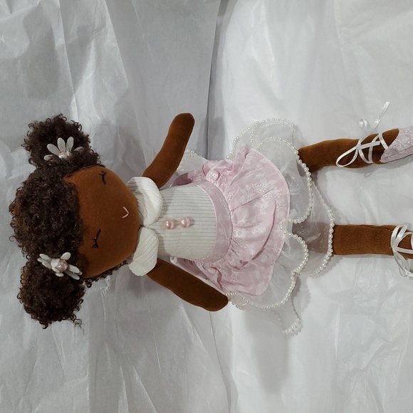 Pretty‎ brown skin Ballerina doll in pink white chiffon pearl trim dress - Picture 9 of 14